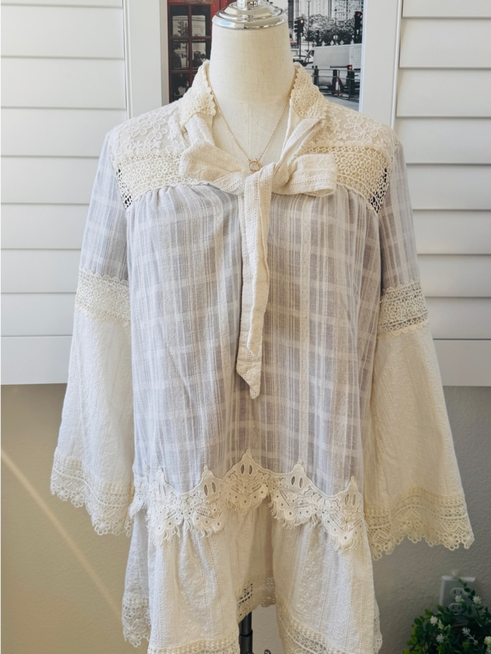 Boho Mixed Media Lace Crochet Tunic dress. Size S. Ivory & purple interior.